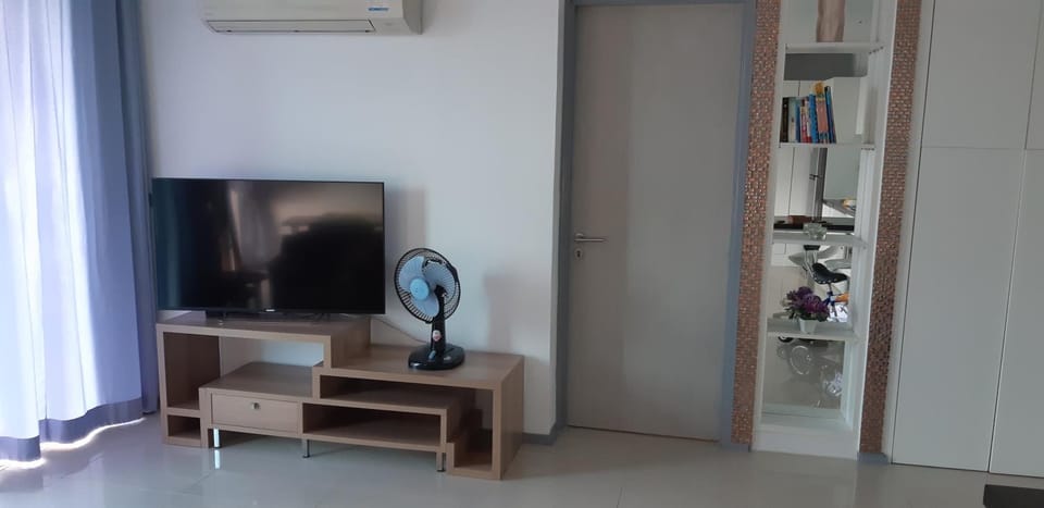 Day, Living room