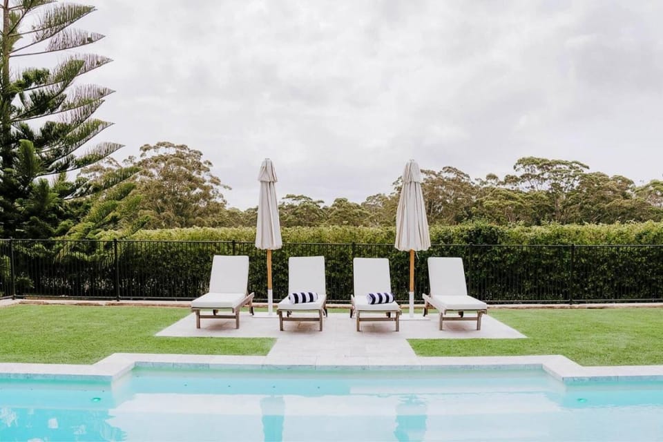 Swimming pool, sunbed