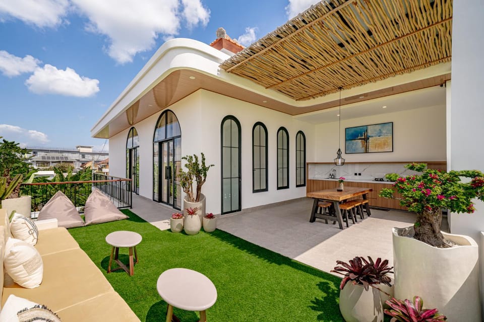 Property building, Day, View (from property/room), Balcony/Terrace, Dining area
