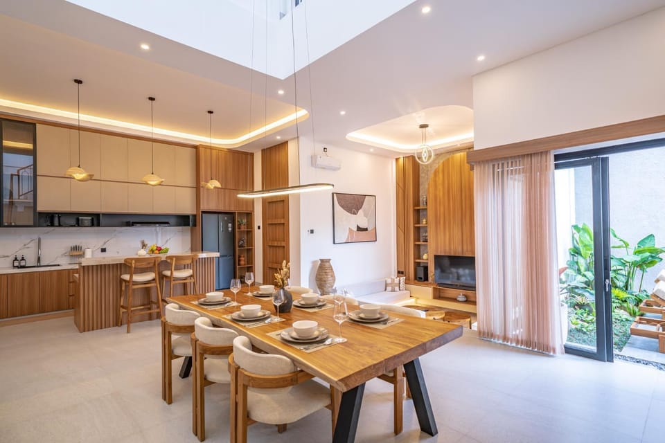 Kitchen or kitchenette, Seating area, Dining area, stove