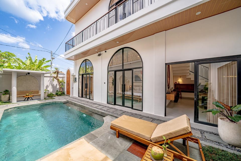 Property building, Patio, Day, View (from property/room), Balcony/Terrace, Pool view, Swimming pool, sunbed