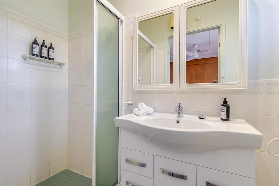 Shower, Bathroom, towels