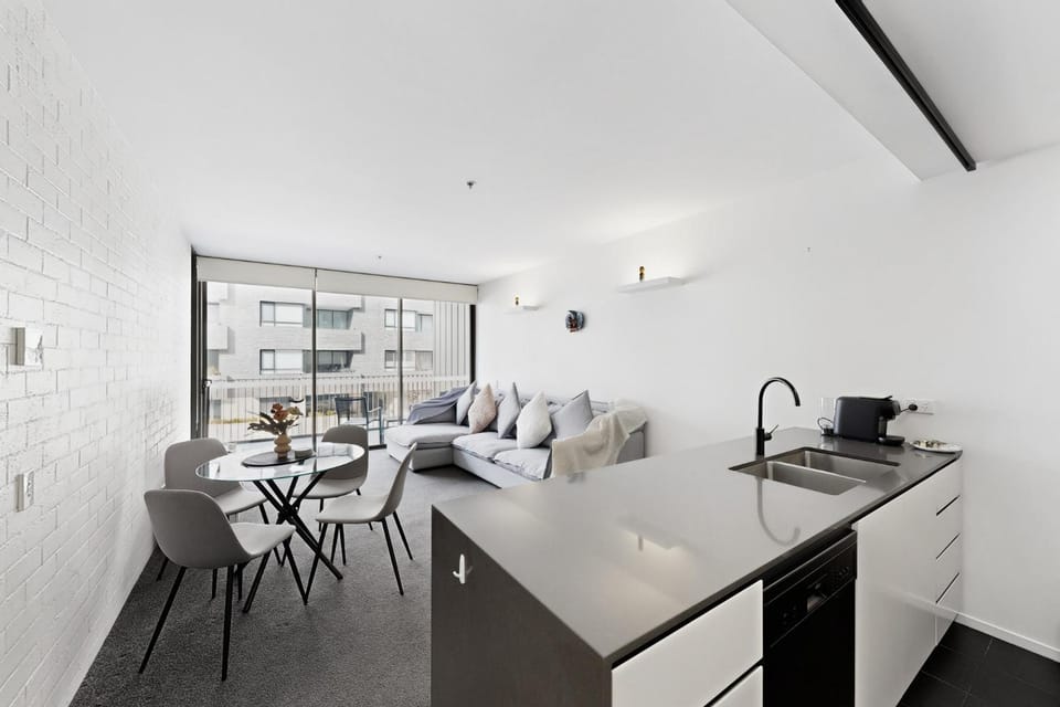 Executive 2-Bed Apartment Near Kingston Hub Apartment in Canberra