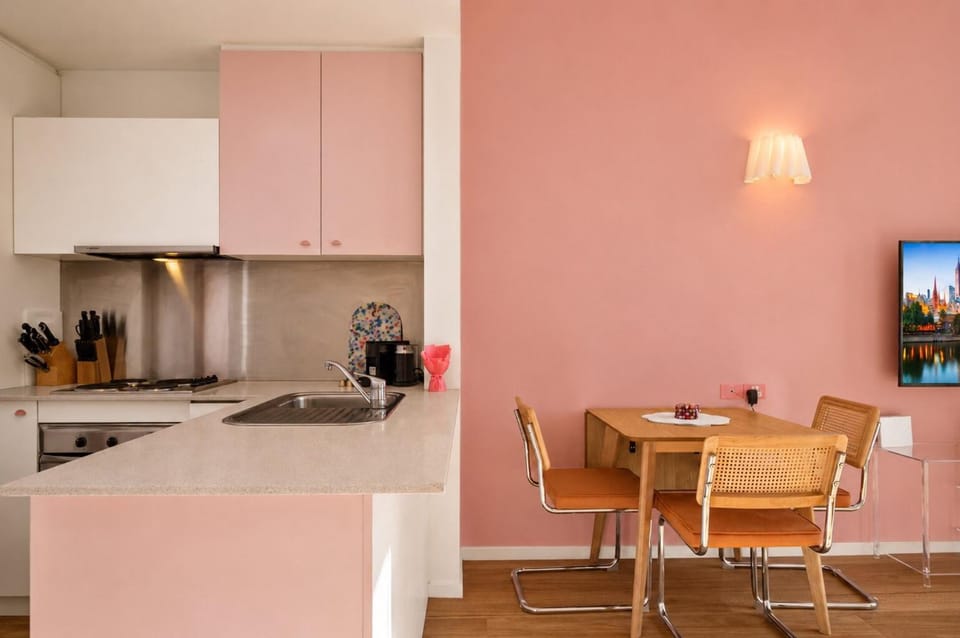 Empire Theatre Loft With Your Colourful Melbourne Stay Apartment in Melbourne