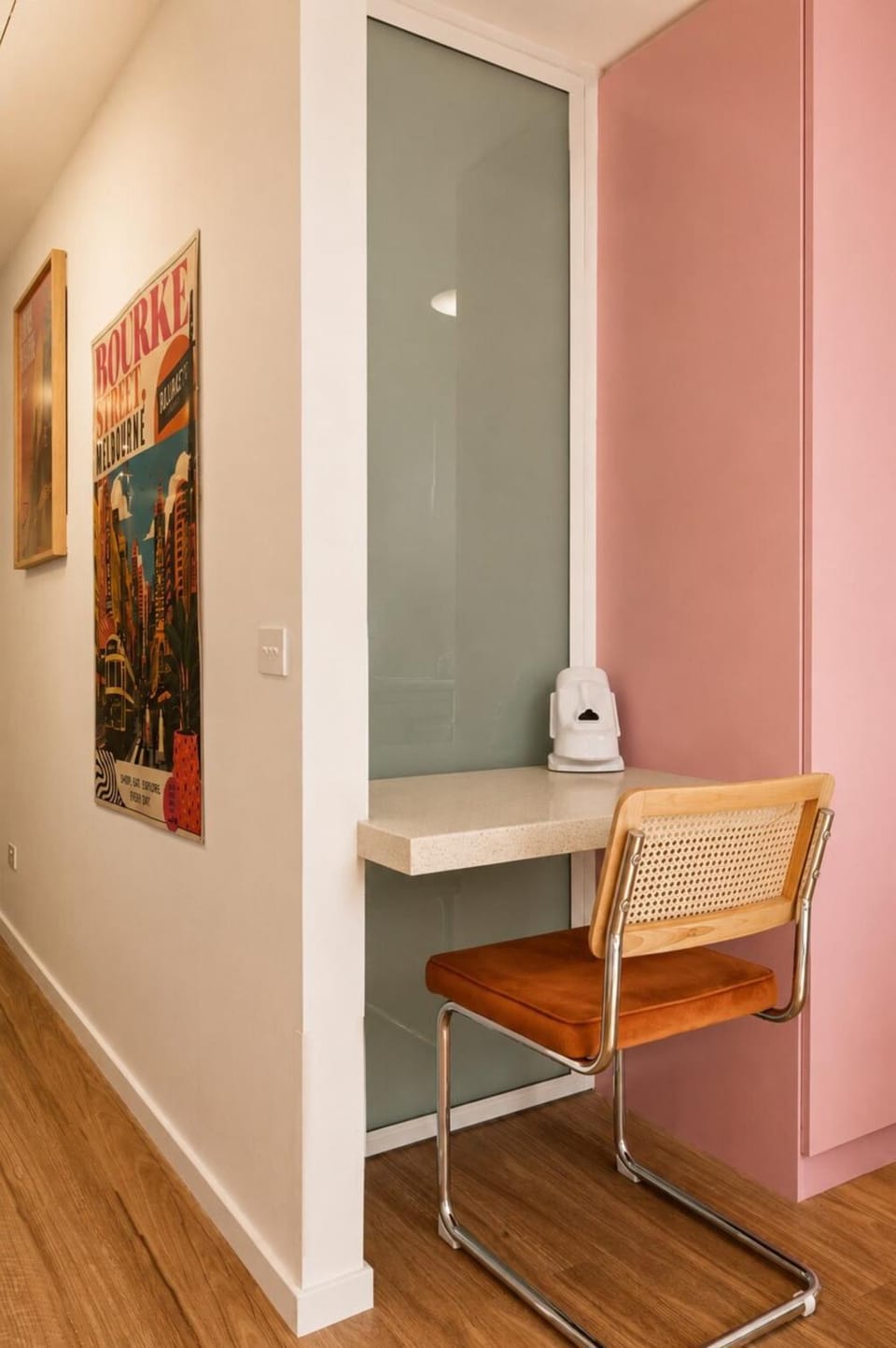 Empire Theatre Loft With Your Colourful Melbourne Stay Apartment in Melbourne