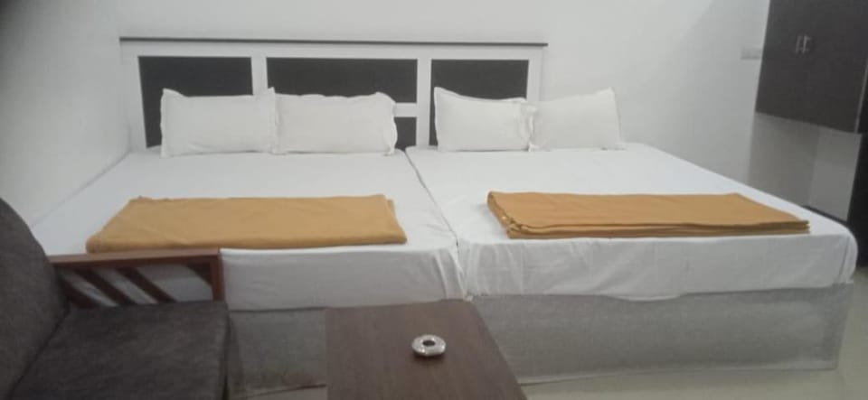GLOBAL RESIDENCY KSRTC PALAKKAd Nature lodge in Kerala