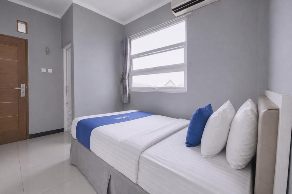 Bed, Bedroom, air conditioner