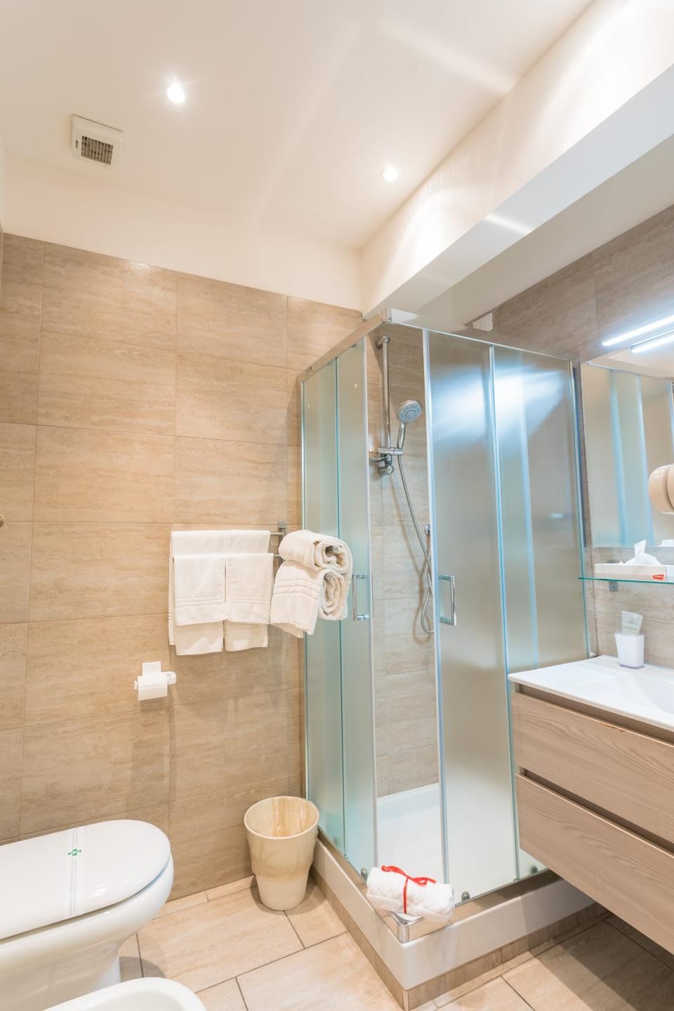 Shower, Toilet, Bathroom, Area and facilities