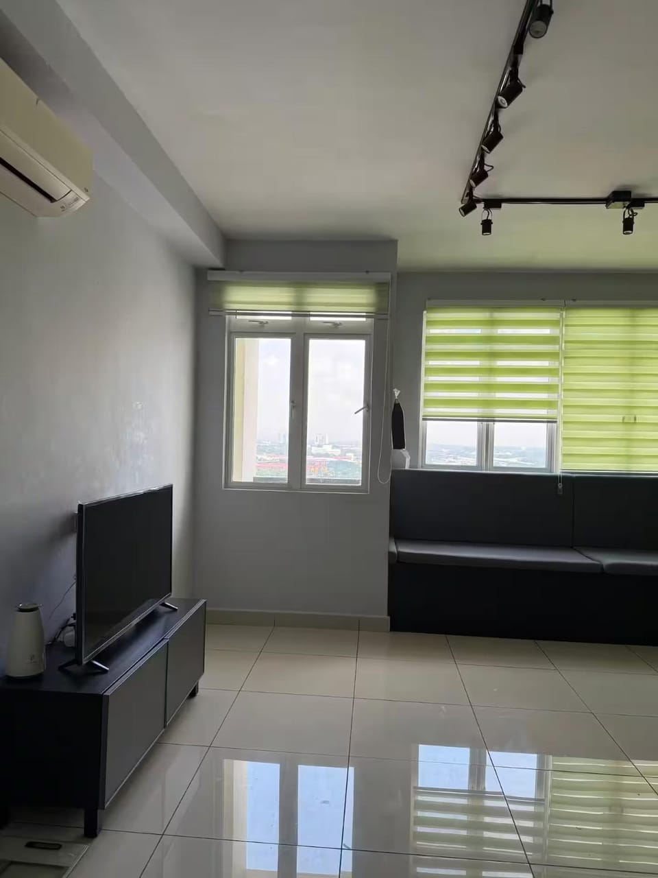 Communal lounge/ TV room, TV and multimedia, Living room, air conditioner