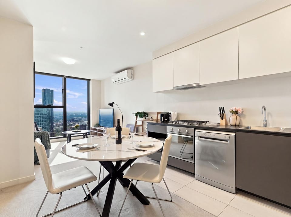 Kitchen or kitchenette, Seating area, Dining area, City view, Dinner, kitchen