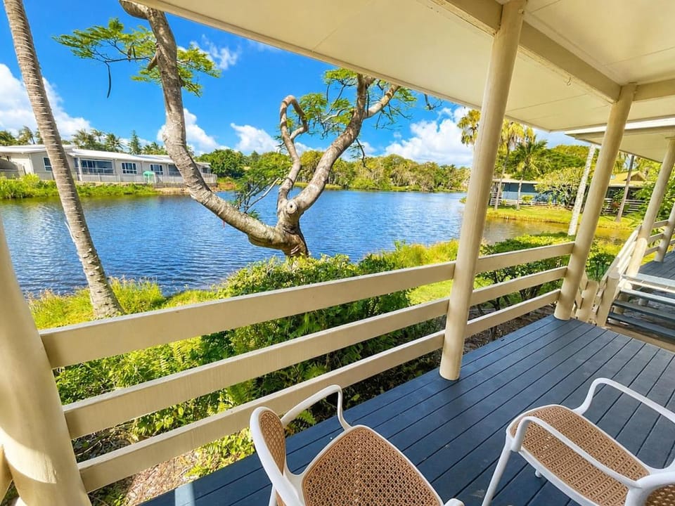 Boutique Lakefront Villa in Hervey Bay