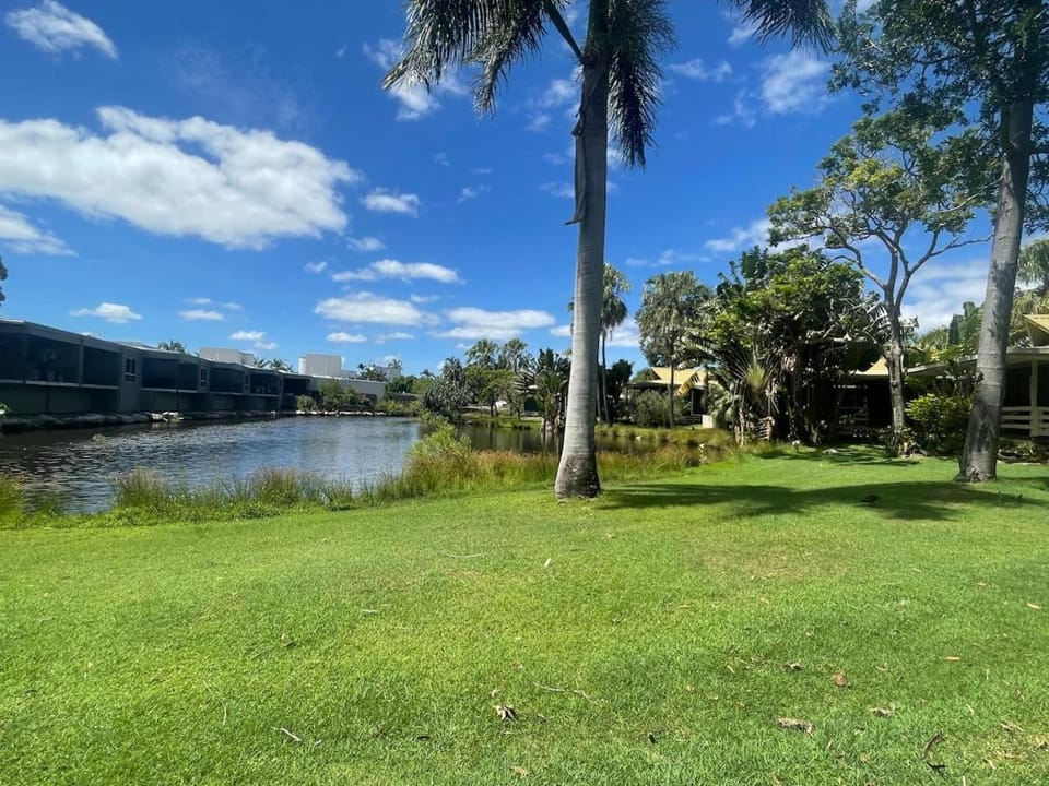 Boutique Lakefront Villa in Hervey Bay