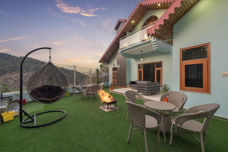 The Summer House Kasauli l 4 Bed Room Villa With Plunge Pool l Free Parking By Exotic Stays Apartment in Himachal Pradesh