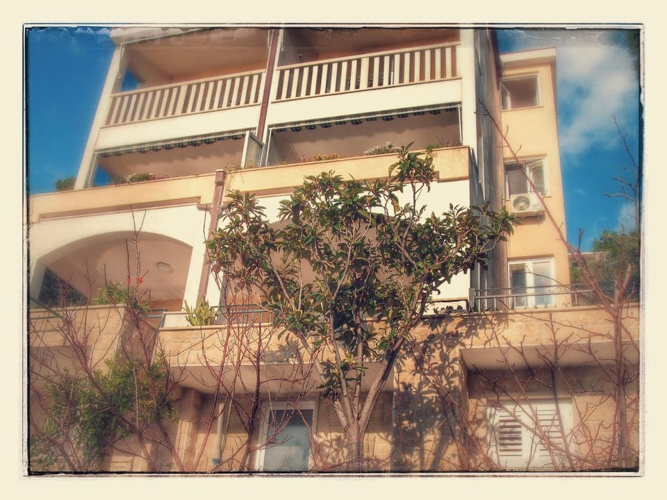 Facade/entrance, Off site