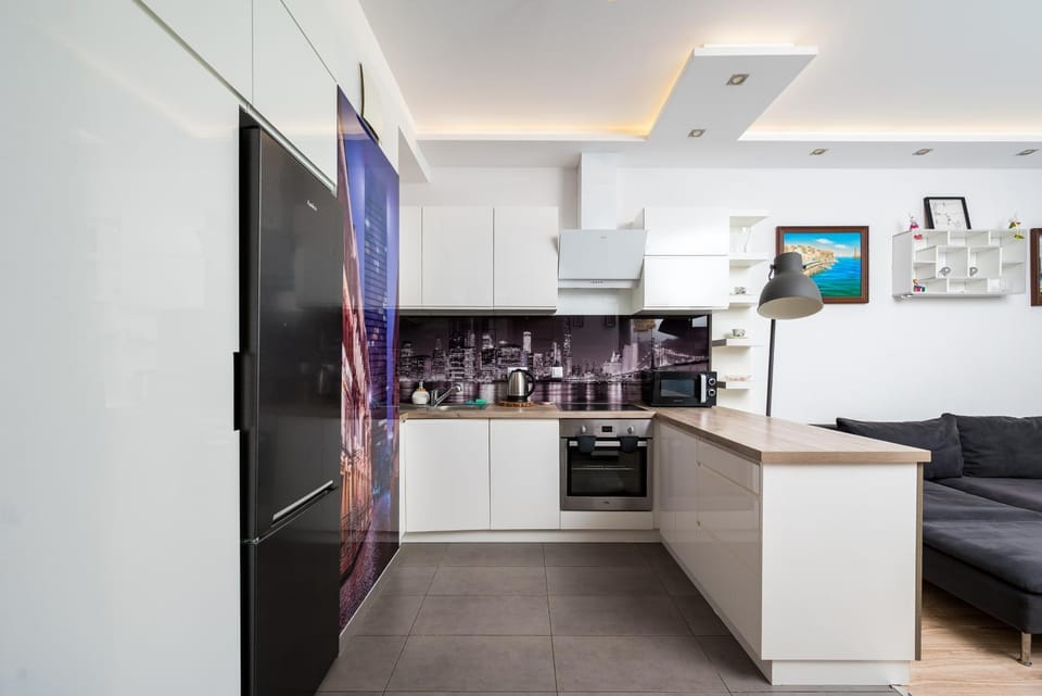 Kitchen or kitchenette, Living room, Seating area, Dining area, dishwasher, oven, stove