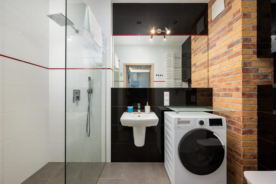Bathroom, towels, washing machine