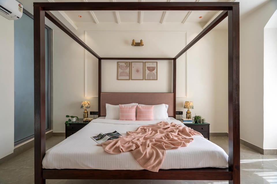 Bed, Photo of the whole room, Bedroom, air conditioner