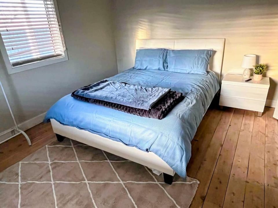 Front Country getaway in the centre of town, front House in Blayney