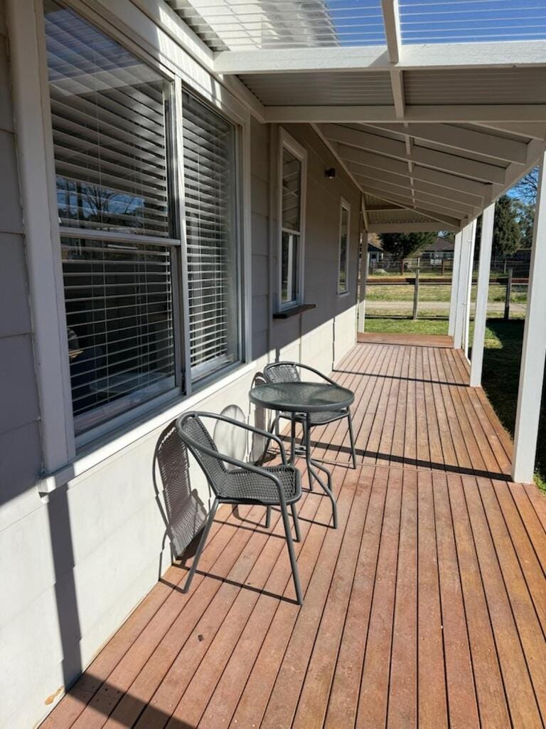 Front Country getaway in the centre of town, front House in Blayney
