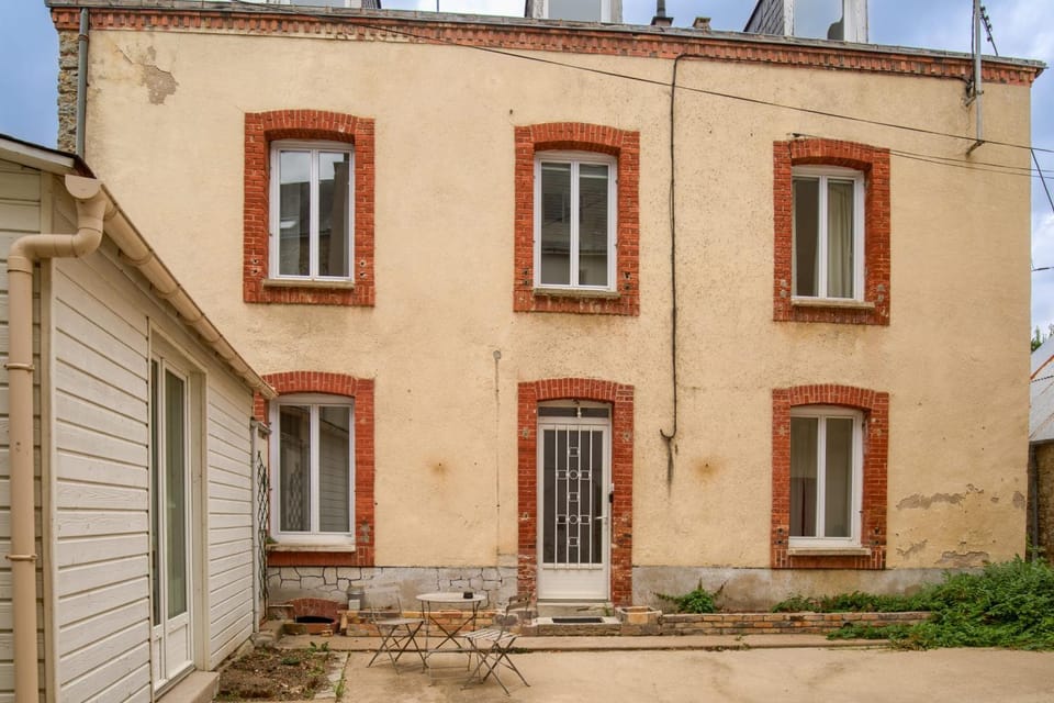 L'Élégante - Petfriendly - Proche gare House in Laval