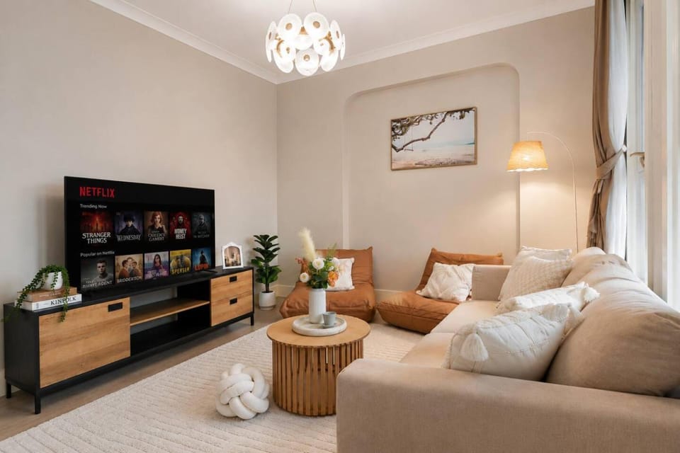 Charming Character Terrace, Eclectic Vintage Charm House in Sydney