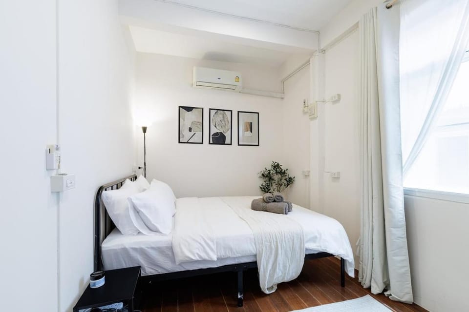 Private 6-Bedroom House for 12 Guests near BTS & Airport Rail Link Apartment in Bangkok