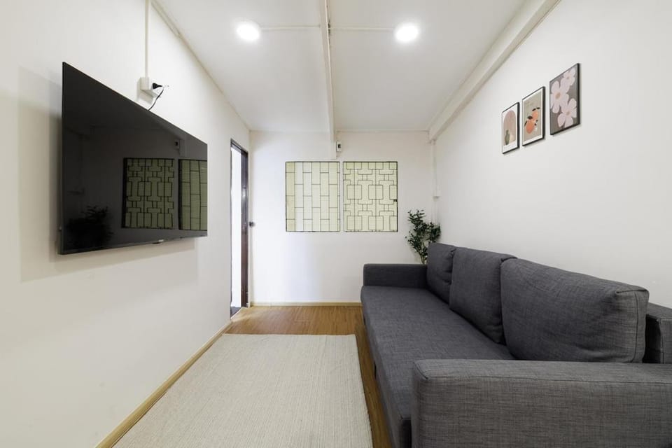 Private 6-Bedroom House for 12 Guests near BTS & Airport Rail Link Apartment in Bangkok