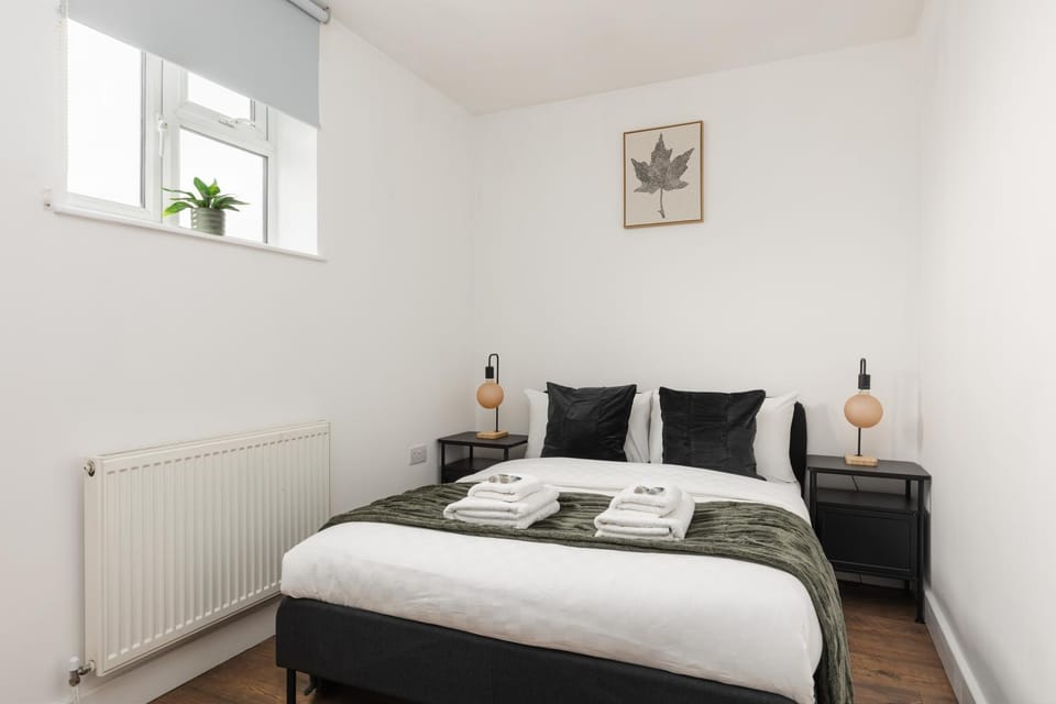 Delightful 2BR, 1 Min to Lower Sydenham Apartment in London Borough of Southwark
