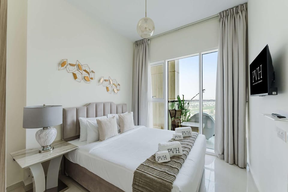 Bed, TV and multimedia, Bedroom, towels, air conditioner