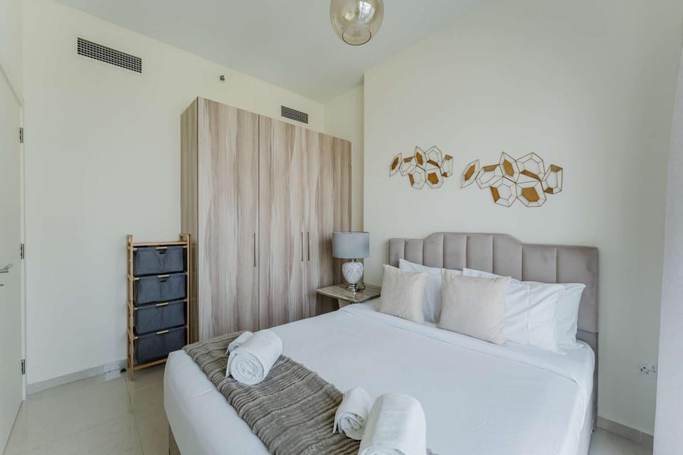 Bed, Photo of the whole room, Bedroom, towels, wardrobe, air conditioner