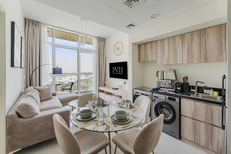 TV and multimedia, Coffee/tea facilities, Kitchen or kitchenette, Living room, Seating area, Dining area, stove, toaster