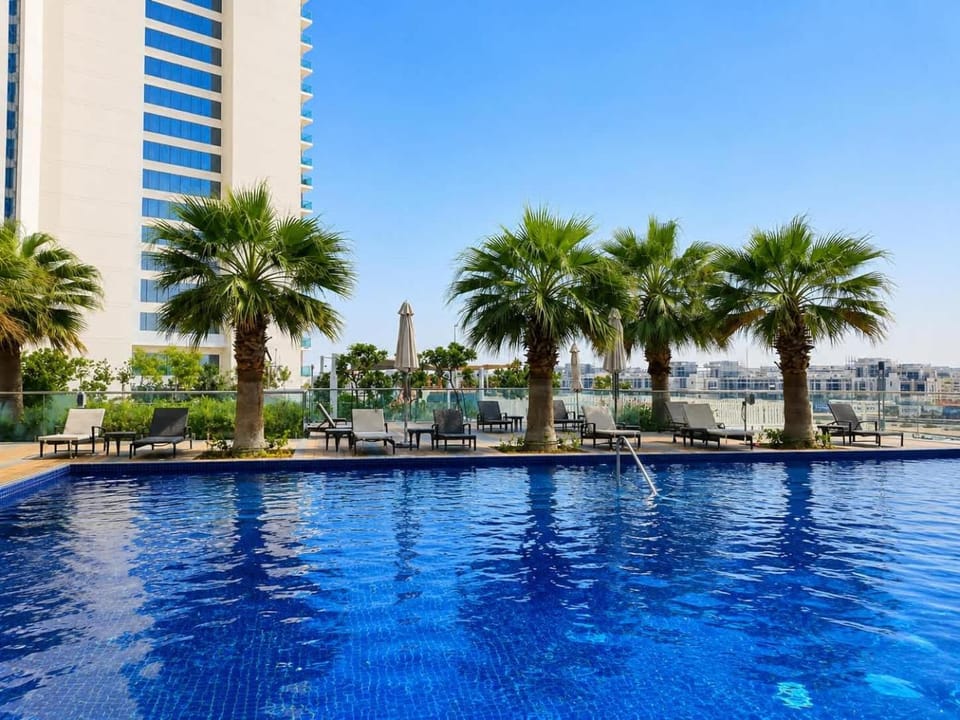 Property building, Day, Pool view, Swimming pool, sunbed