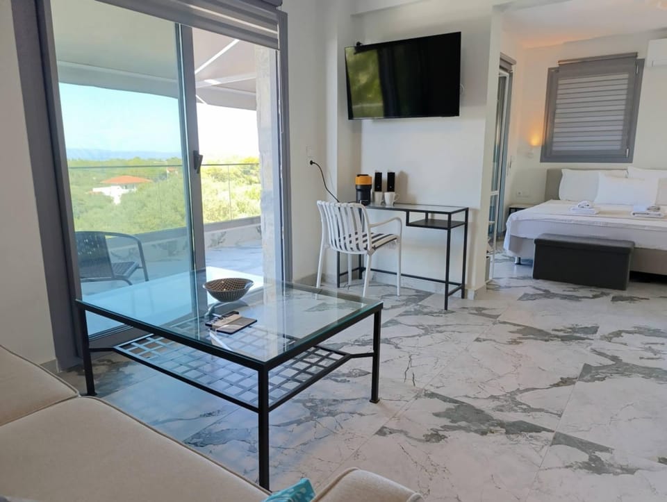 TV and multimedia, View (from property/room), Living room, Photo of the whole room, Seating area, Dining area, Bedroom