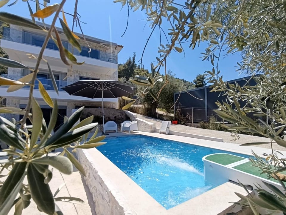 Day, Garden, Garden view, Pool view, Swimming pool, sunbed