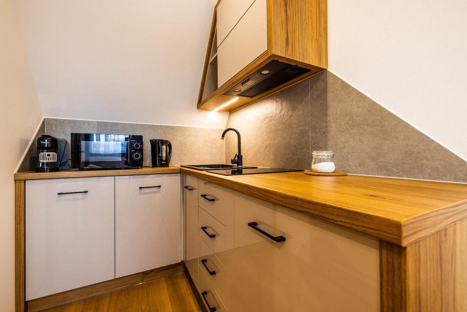 Coffee/tea facilities, Kitchen or kitchenette, microwave, stove