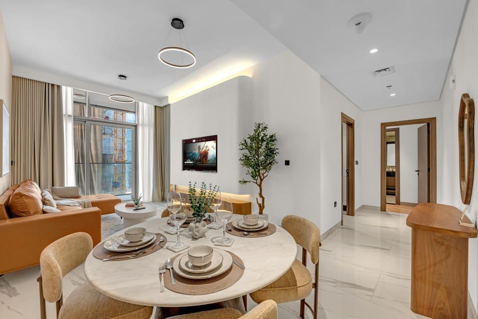 TV and multimedia, Living room, Seating area, Dining area