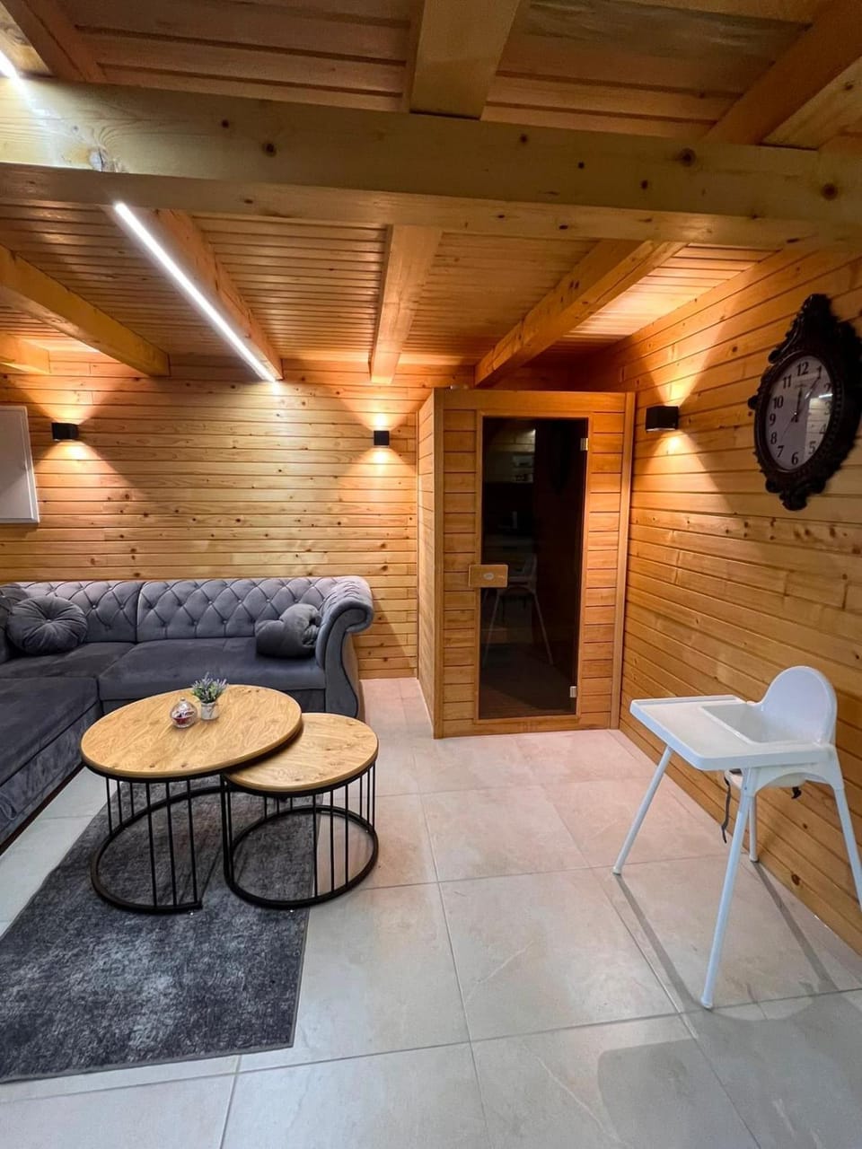 Sauna, Living room