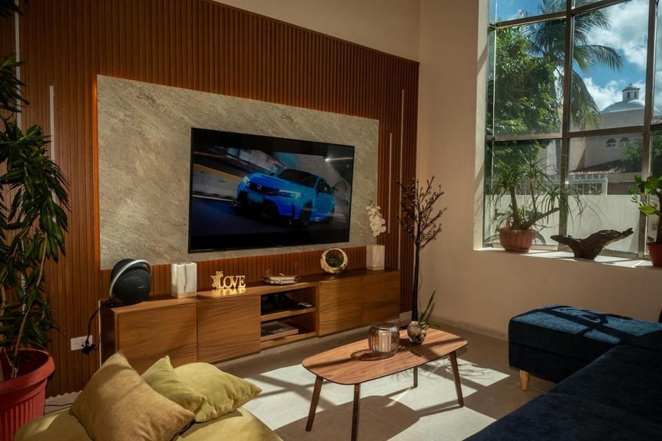 Communal lounge/ TV room, TV and multimedia, Living room, Seating area, Evening entertainment