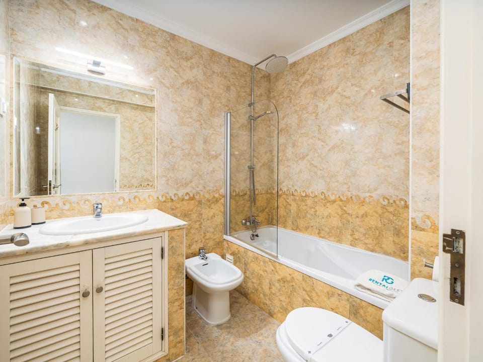 Bath, bidet