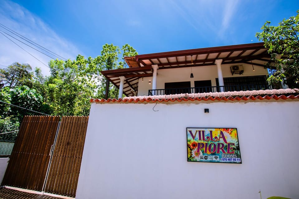 Villa Piore Mirissa Bed and Breakfast in Kamburugamuwa