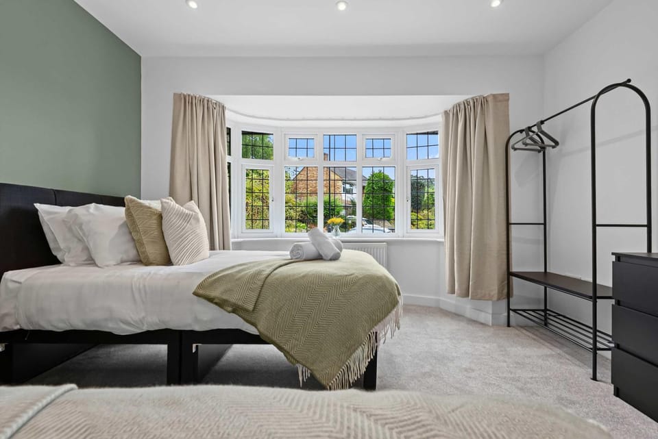 Bed, Photo of the whole room, Bedroom