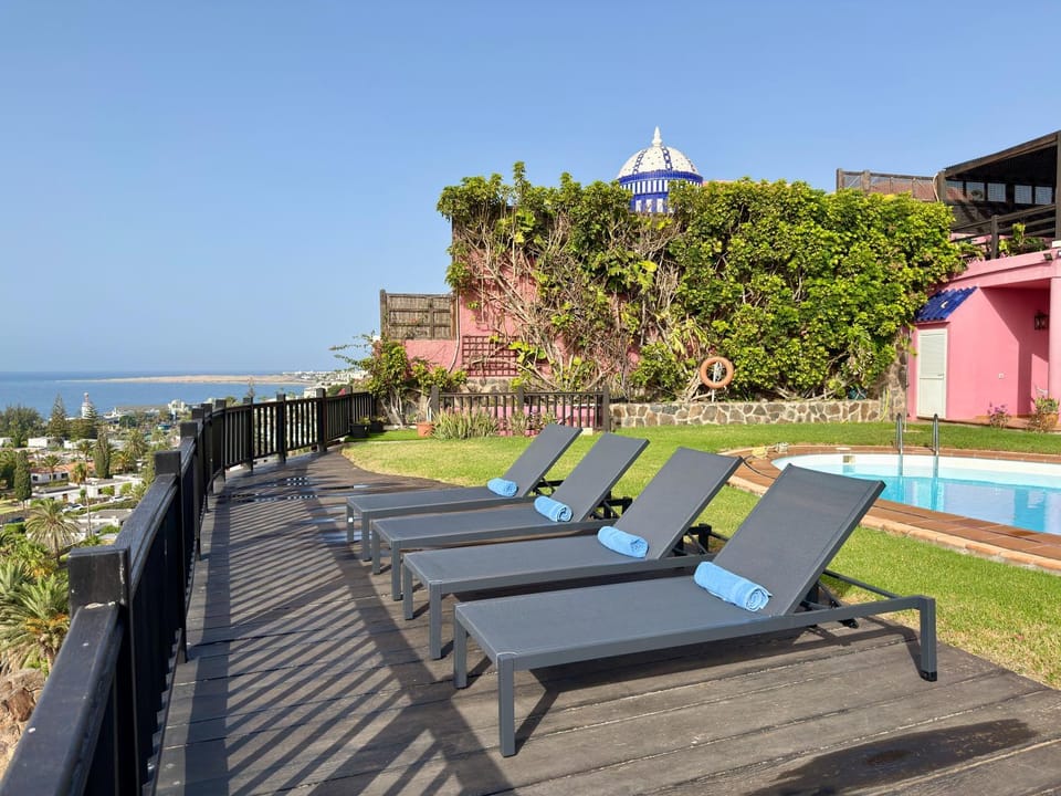 Property building, Day, Natural landscape, Pool view, Sea view, Swimming pool, sunbed