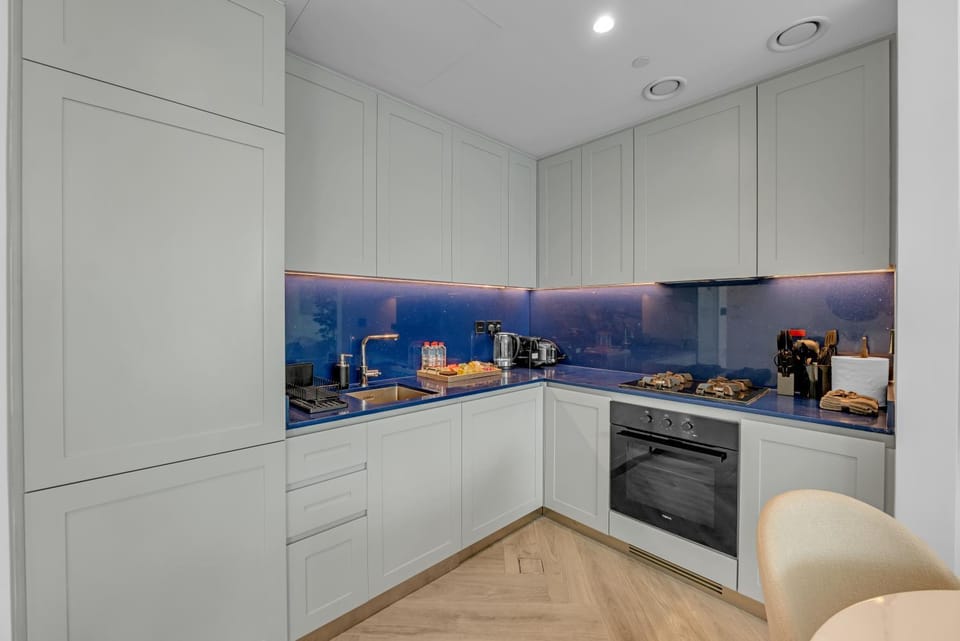 Waves - Sky Garden Suite with Iconic Dubai Views Apartment in Dubai