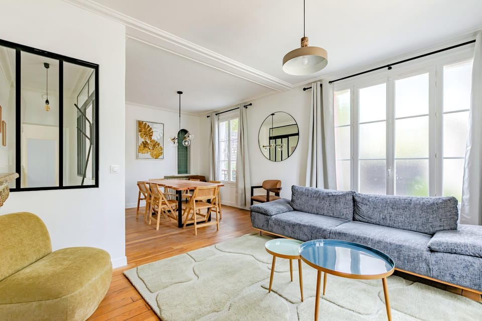 Appartement aux portes de Paris - La Defense Apartment in Suresnes