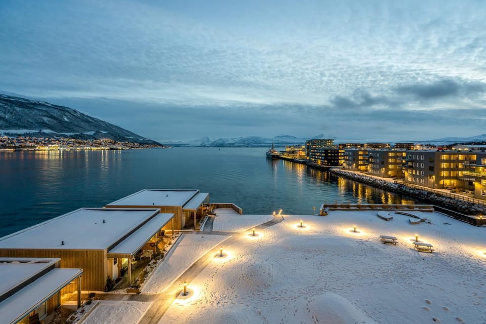 New Arctic Seaside With Balcony & Amazing View Apartment in Tromso