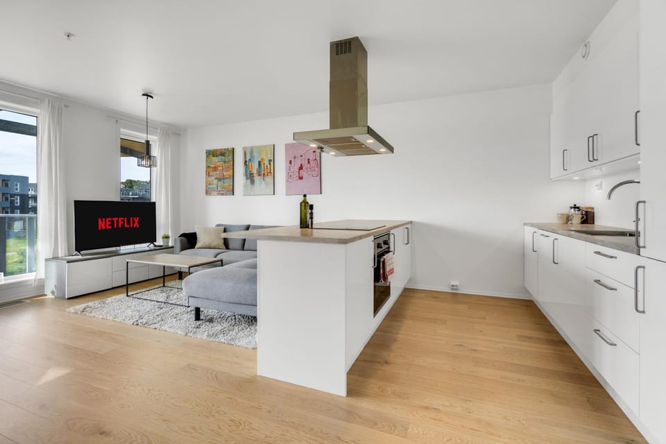 New Arctic Seaside With Balcony & Amazing View Apartment in Tromso