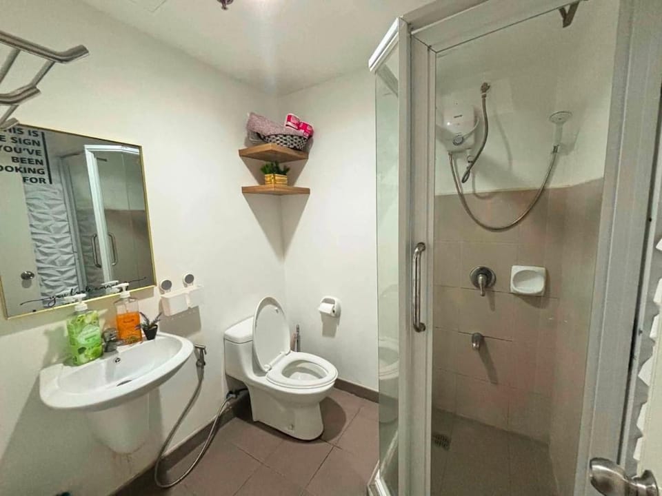 Cozy Studio in IT Park with Pool, Wi-Fi & Netflix Apartment in Lapu-Lapu City