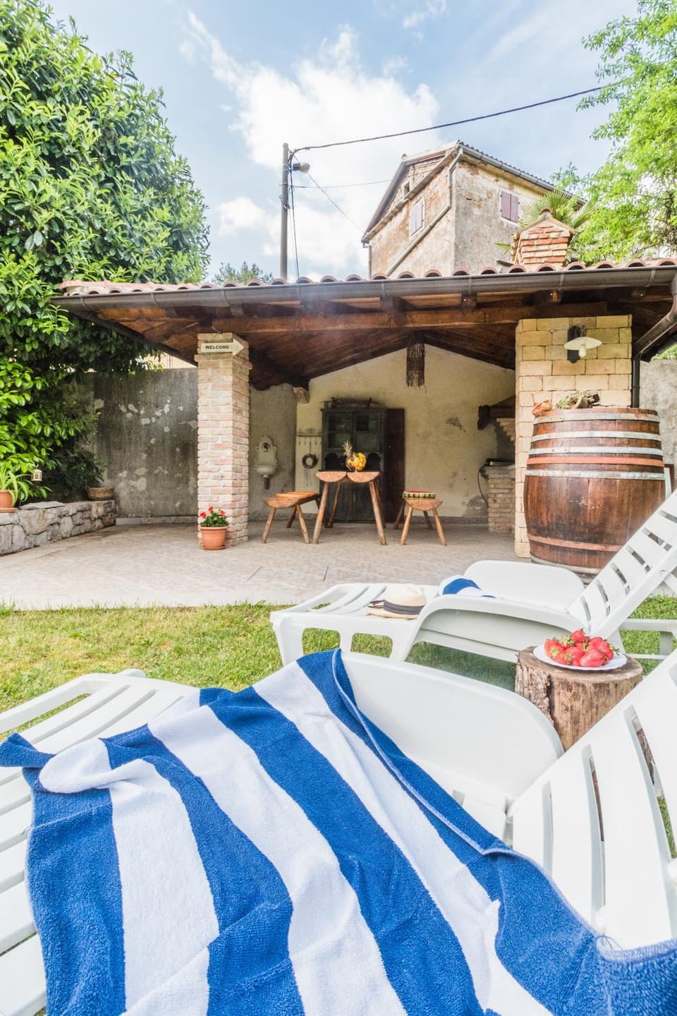 Day, Natural landscape, BBQ facilities, Balcony/Terrace, Decorative detail, On site, Garden view