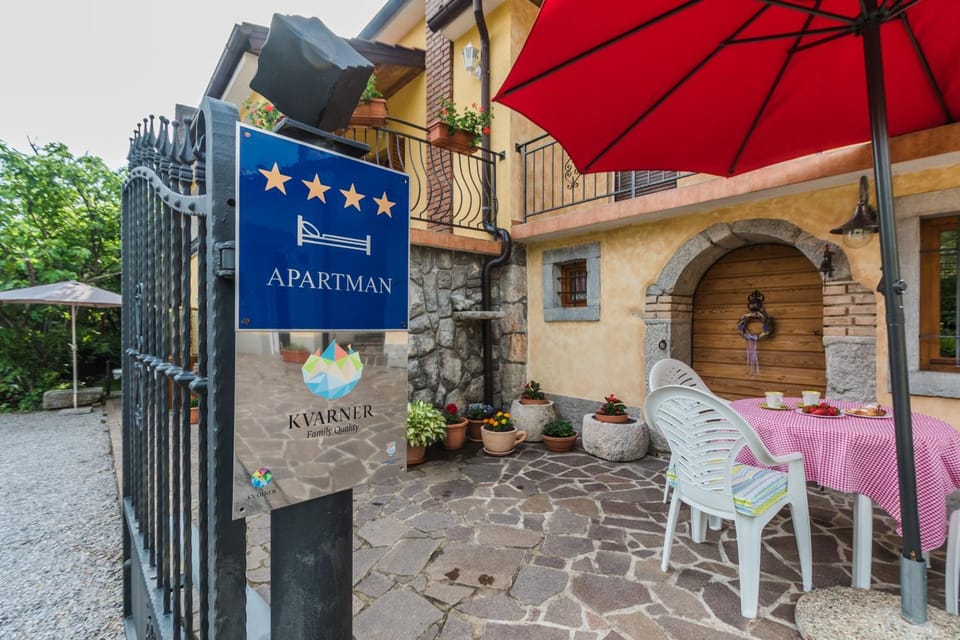Patio, Facade/entrance, Day