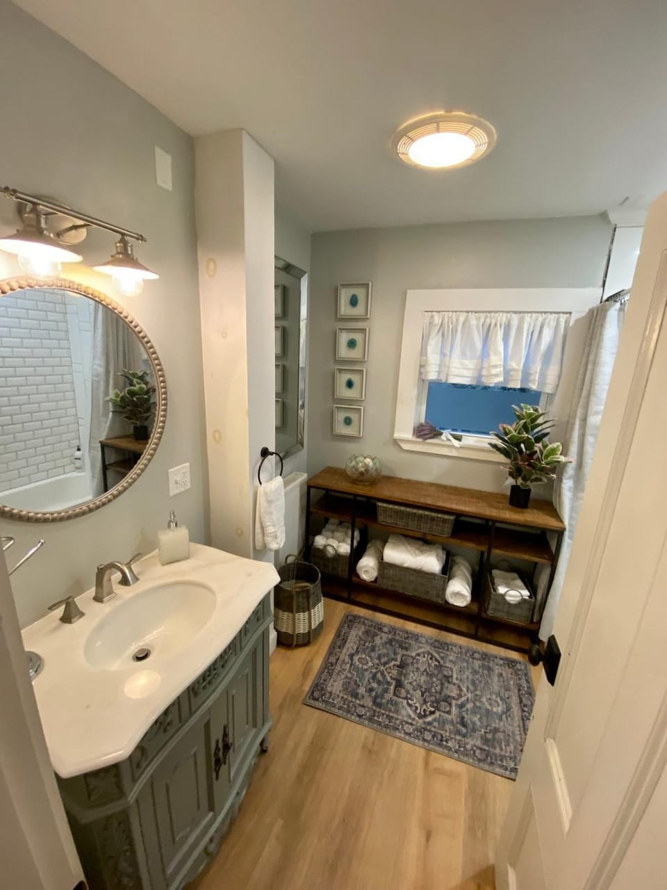 Bathroom, towels